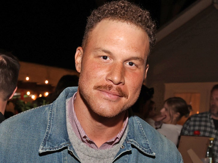 ce638402a1764218b6d3005c3f92fcef_md blake griffin