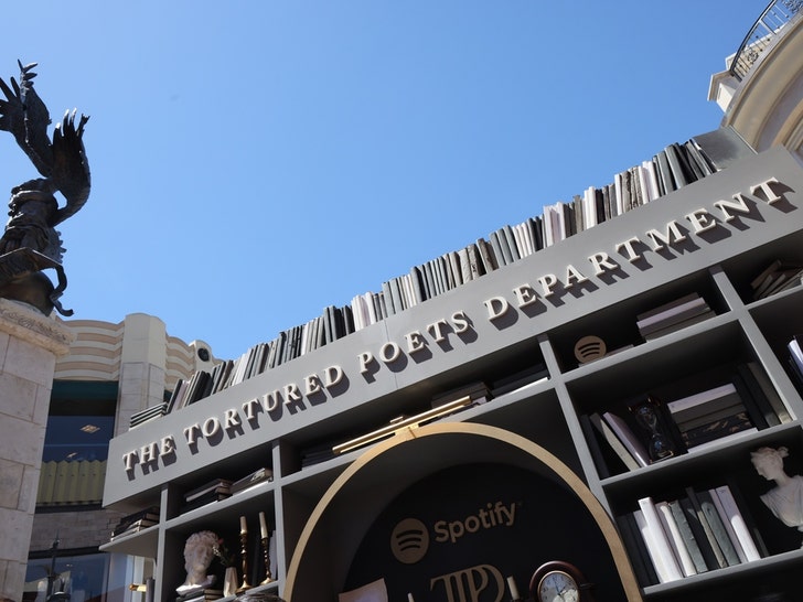 Taylor Swift's 'Poets' Pop-Up