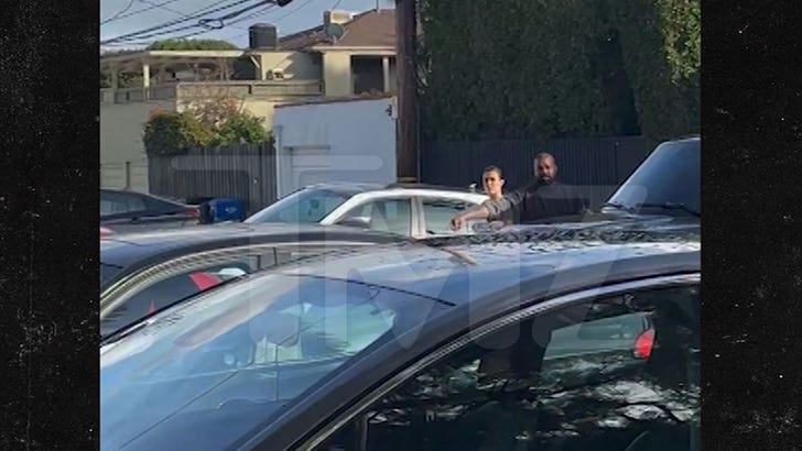 d0923c85762143518fe09cdb55f00b96_md 012224-kanye-paps-photograph-kal