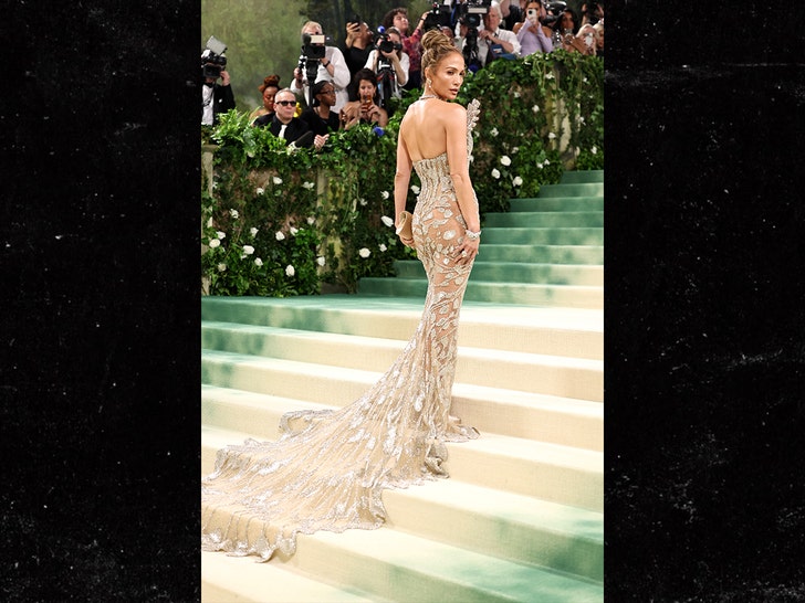 jennifer lopez met gala