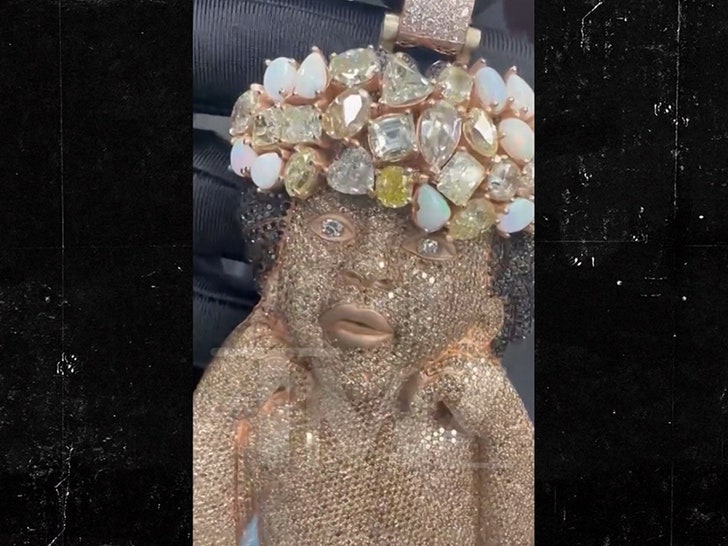 020924-davido-closeup-primary