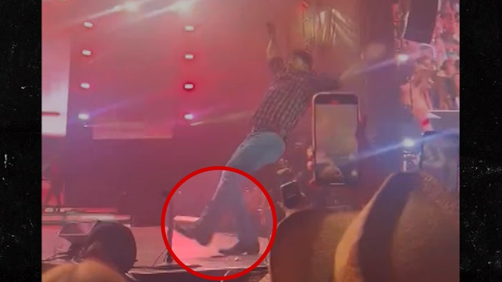 042124_luke_bryan_slips_kal