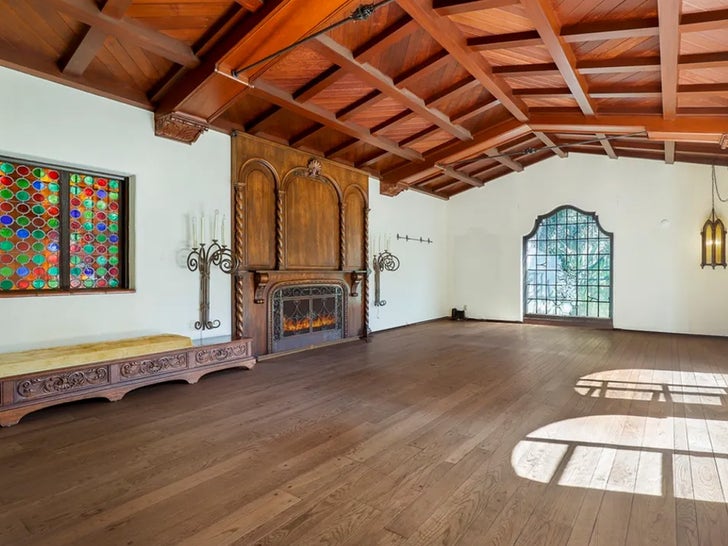 0426-bob-barker-house-sold-photos-primary-2