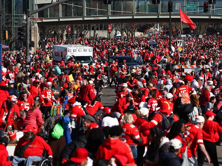 fans fleeing chiefs parade shooting getty 1