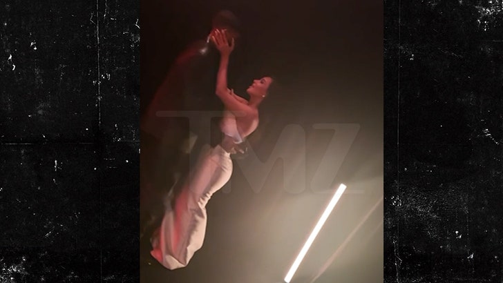 031124_kim_kardashian_obj_kal