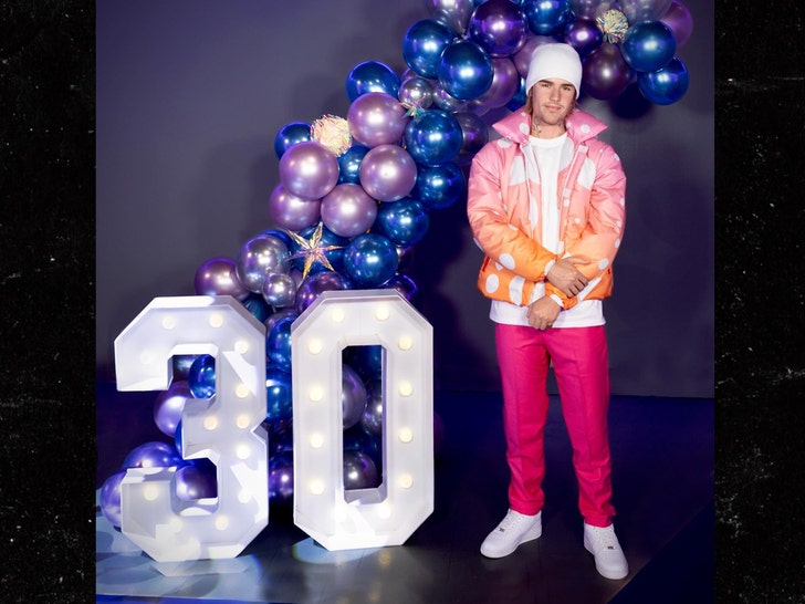 db1702b026454284ade0e79bbccc8403_md justin bieber wax figure