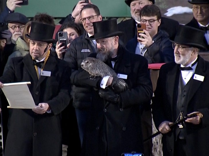 ded27b2411be467882e49a72446a252e_md 020224_groundhog_phil-sg2