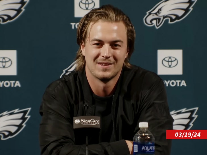 dee98d63cf4449d8a19bb8a6098dc814_md kenny pickett press conference eagles