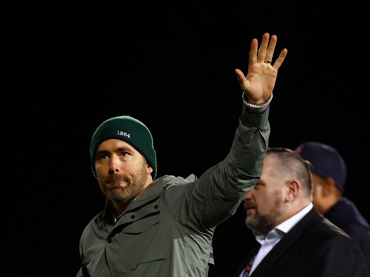 Ryan Reynolds With His Wrexham Team