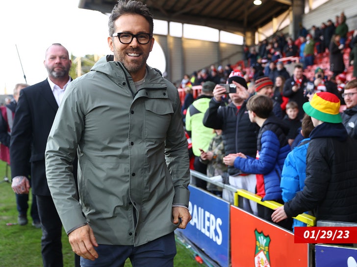 e27cd0e9993f448e9bb1bc9feb53e891_md Ryan Reynolds_sub_