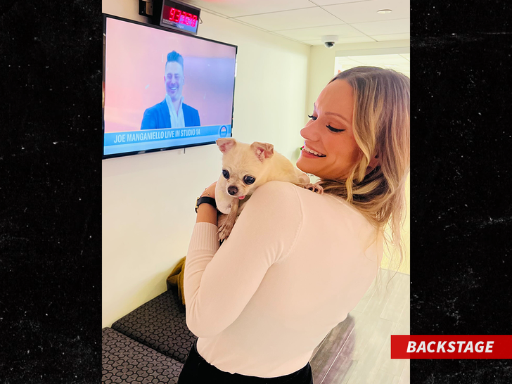 e29fcb5416be4c0f9d41b0f9927be741_md caitlin o'connor backstage