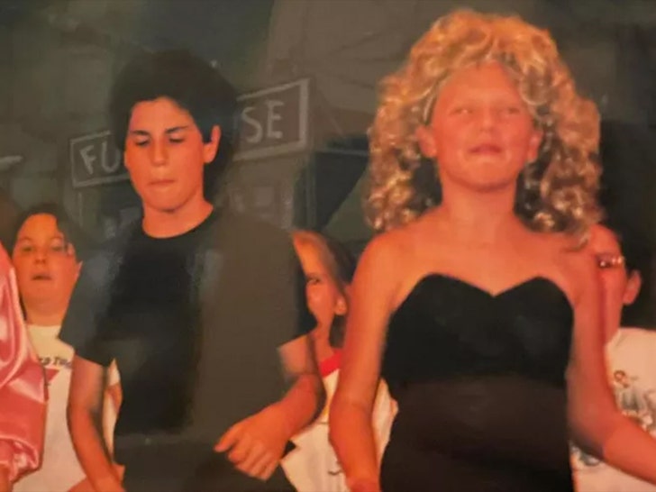 e319c7dd35f04c119c0045d00abc2460_md taylor swift old photos as a kid insta 4