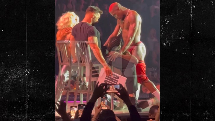 040924_ricky_martin_kal