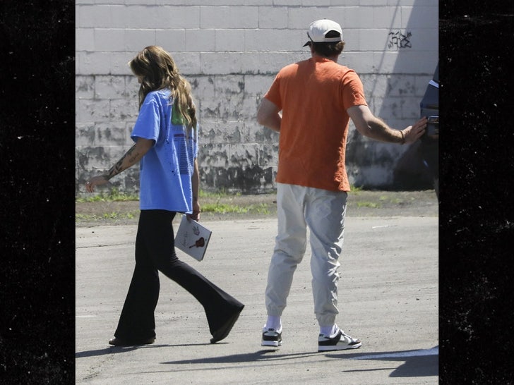 e4d44d79eafe4905838ea5ce7cc1b4ab_md Morgan Wallen Backgrid 2