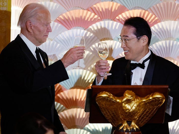 e4ed8b3978294eb6aabd61863523d231_md joe biden fumio kishida