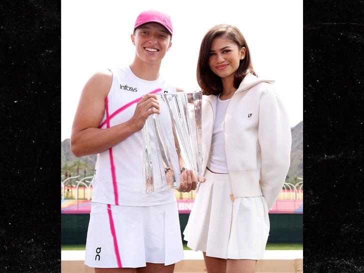 Iga Swiatek of Poland poses for a photograph with Hollywood actress Zendaya getty 1