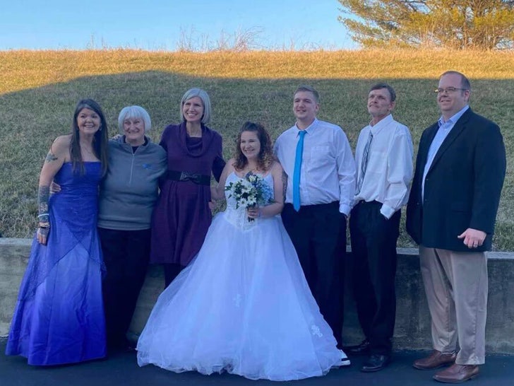 gas station wedding_Tiana and Logen Abney 3