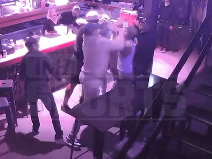 e89f9b271e5b464db5c3d461f8883c1e_md 032524-vince-young-drink-primary