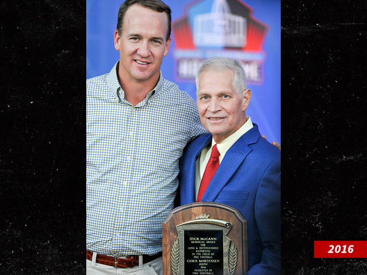 ea52740b1ca7431d96d81fd4fc3aae57_md Peyton Manning (L) poses for pictures with 2016 Dick McCann Award winner Chris Mortensen