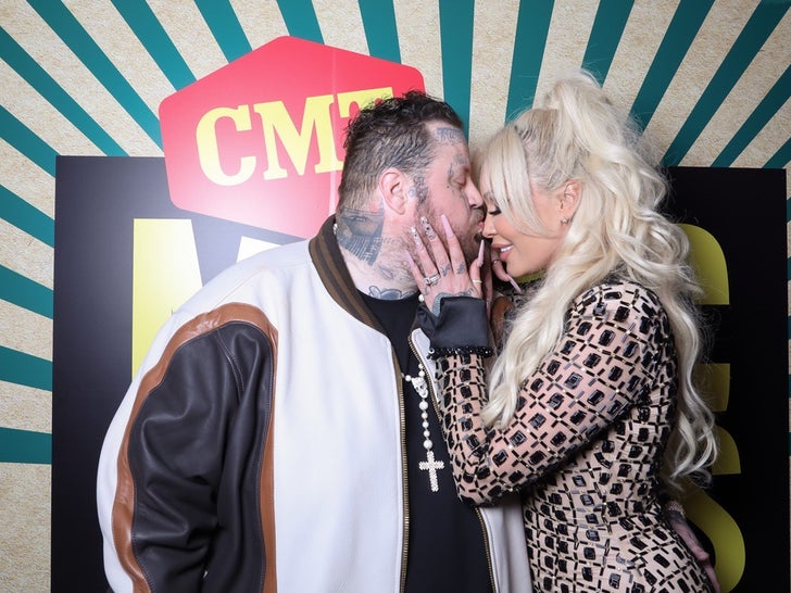 Jelly Roll & Bunnie XO Together