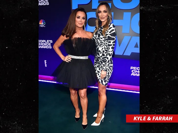 ef2982467a5e42169ed1440f1be9c86c_md-1 kyle richards and farrah