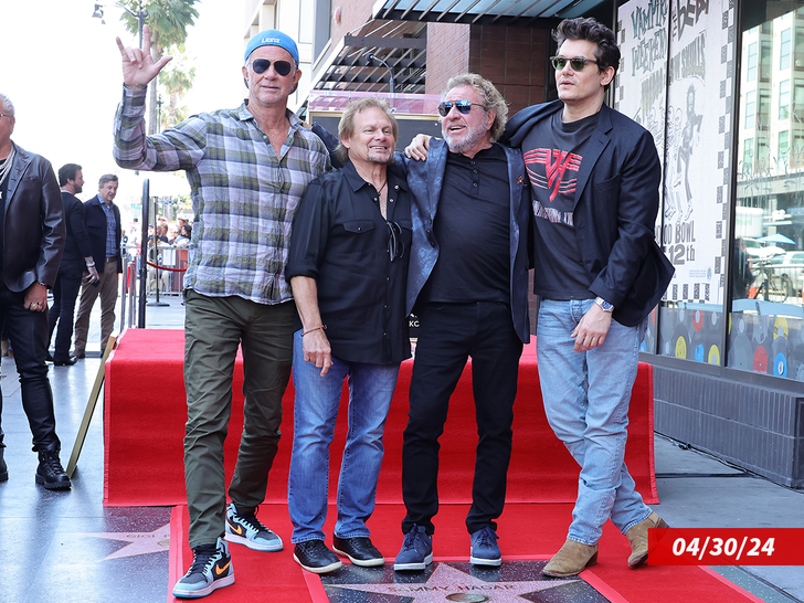 f111084f02574adb9ea0aefee74072e8_md Chad Smith, Michael Anthony, Sammy Hagar and John Mayer