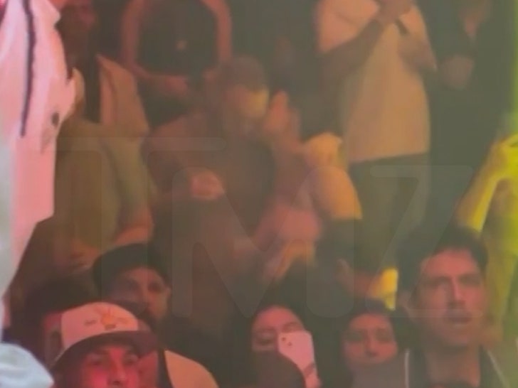 030924-jimmy-chelsea-kiss-primary