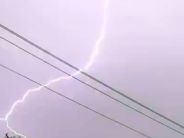 040124-plane-lightning-strike-primary-v3-zoom
