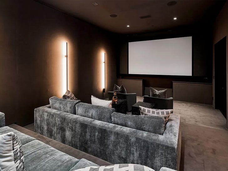 0228-Kylie-Jennier-Travis-Scott-Beverly-Hills-Home-Sub2