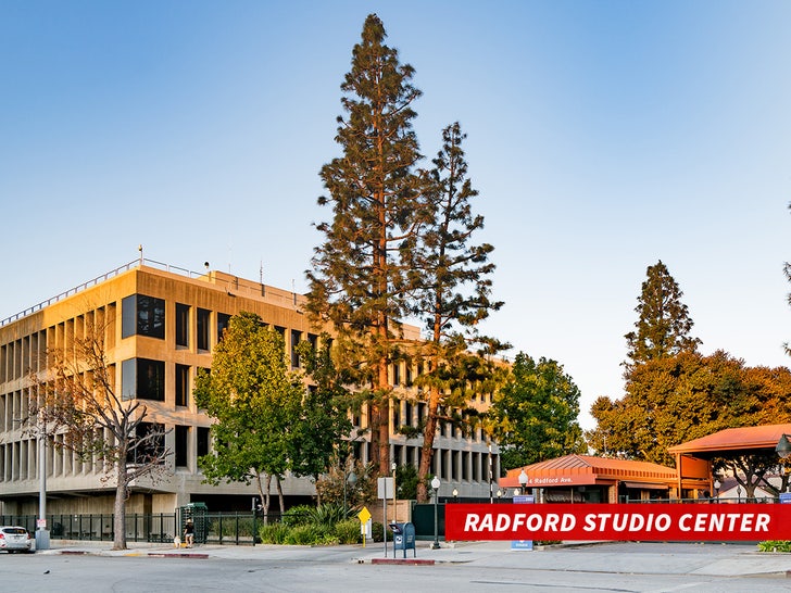 f70602ffebc54eed9b2744a70dc1d333_md radford studio center sub