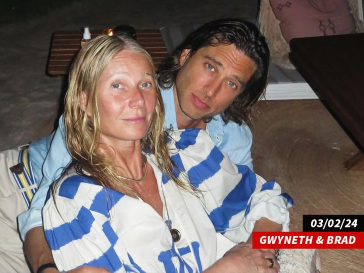 f762c213841e40c3aa0526cbe31a05b5_md Gwyneth & Brad_instagram post