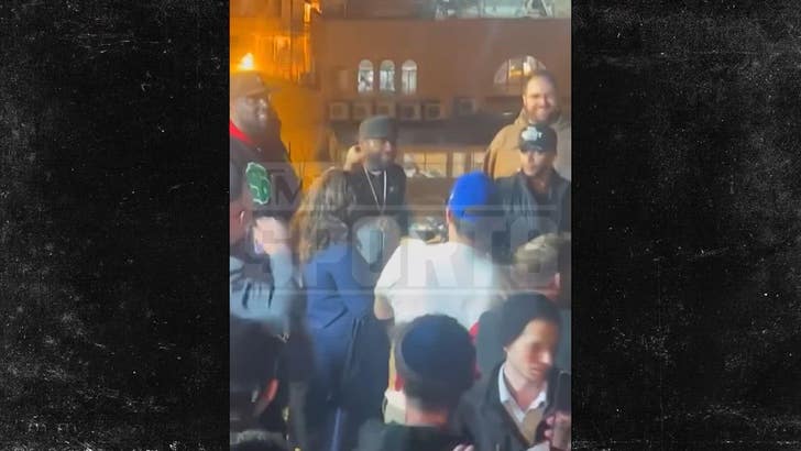 031324_floyd_mayweather_dancing_v2_1793273