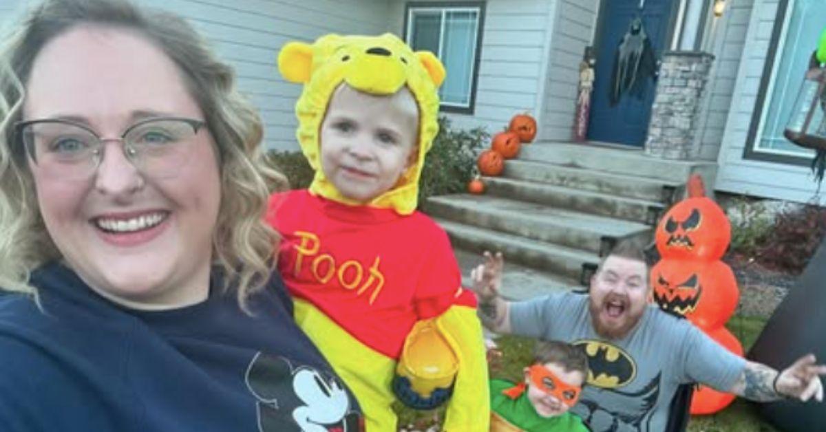 hilary-swank-blew-top-dying-kids-mom-sneaky-selfie-fear-3-1767322086805 The terminally ill kids' mom said Make-A-Wish staff at Disneyland treated her and her sons like VIPs following the airport encounter.