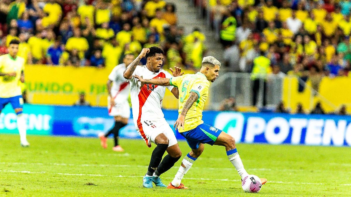 Photo of Bruno Guimarães and Jesús Castillo