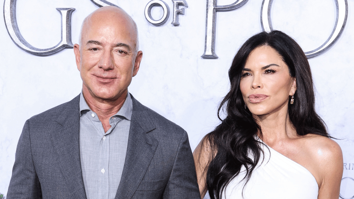 Photo of Jeff Bezos and Lauren Sànchez