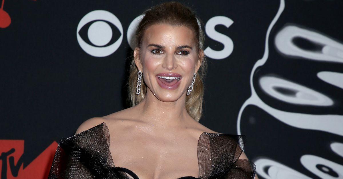 Simpson is reported to be softening toward Johnson months after announcing their split.