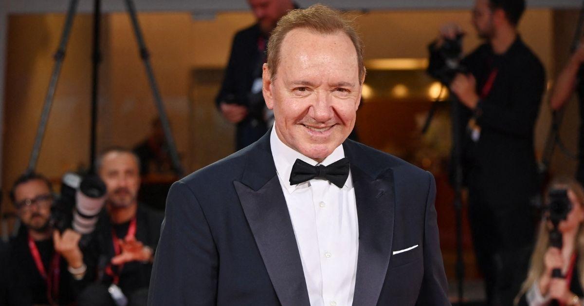 kevin-spaceys-fall-from-grace-disgraced-star-says-he-has-no-home-2-1765367049359 Photo of Kevin Spacey