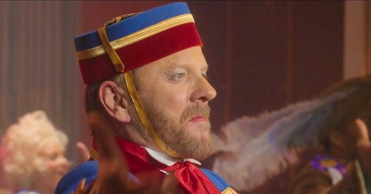 kiefer-sutherland-savaged-over-utterly-pathetic-christmas-panto-film-role-he-really-is-a-lost-boy-brainstorm-media-3-1766768004518 Photo of Kiefer Sutherland