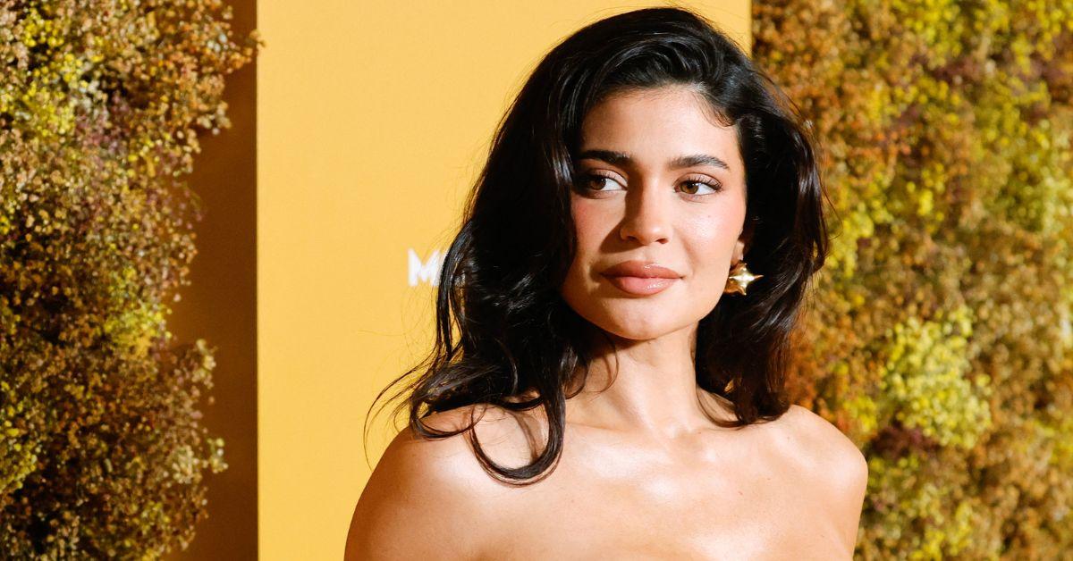 kylie-jenner-timothee-chalamet-romance-strains-kardashian-circus-3-1765280330054 Kylie struggles to keep romance alive with career-driven Chalamet.