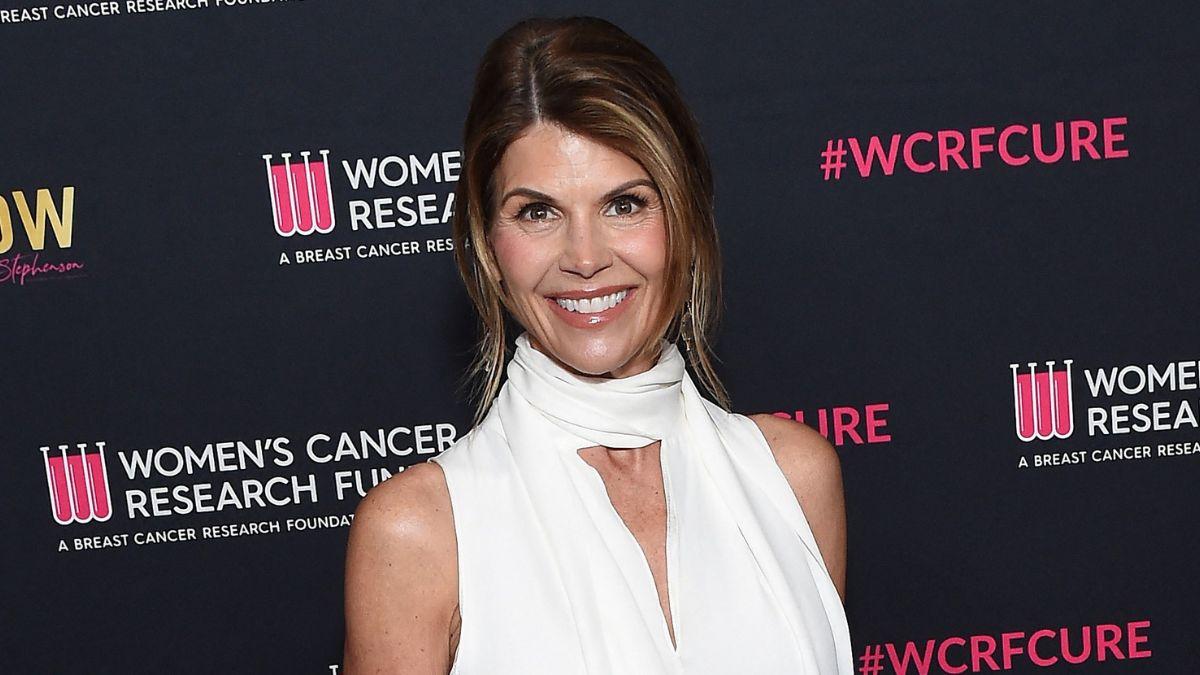 Image of Loughlin remains upset as Giannulli reportedly hopes for a quiet resolution.