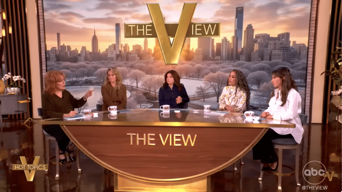 sunny-hostin-accuses-donald-trump-using-presidency-to-avoid-going-to-jail-the-view-1-1769197345730 Photo of 'The View' panelists