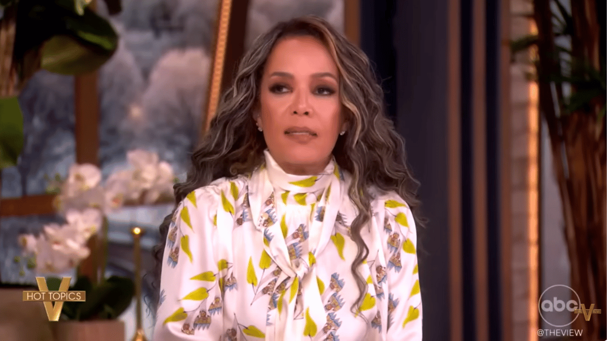 sunny-hostin-accuses-donald-trump-using-presidency-to-avoid-going-to-jail-the-view-1769197400625 Photo of Sunny Hostin