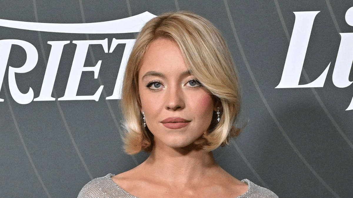 sydney-sweeney-could-face-trespassing-and-vandalism-charges-after-decorating-hollywood-sign-with-bras-to-promote-lingerie-line-3-1769460966378 Photo of Sydney Sweeney
