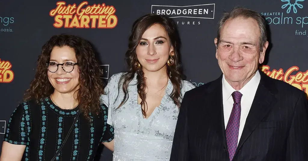 tommy-lee-jones-daughter-victoria-explosive-physical-war-husband-drug-abuse-2-1767467759964 picture of Tommy Lee Jones, Victoria Jones and Dawn Jones