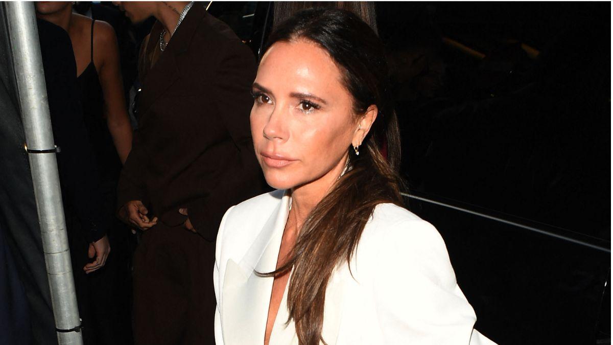 Image of Beckham keeps things polished and composed while making her first public outing with the group since the family drama.