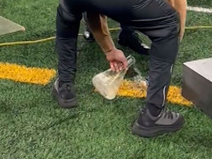 111023-aaron-rodgers-bong-1