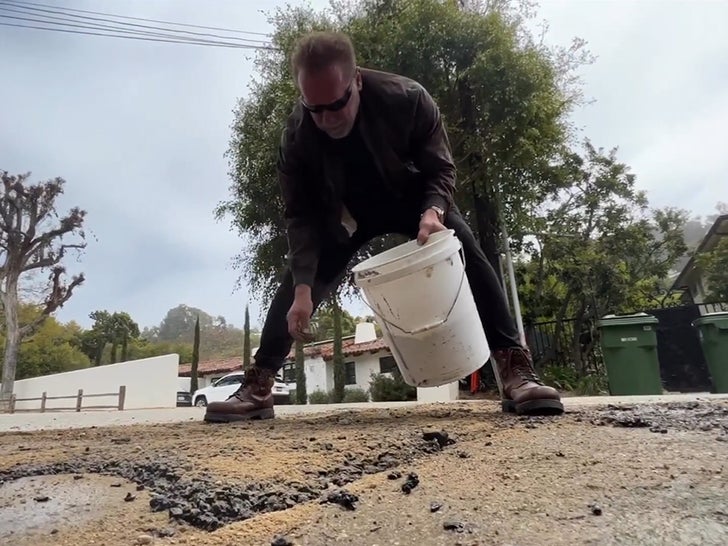 041323-arnold-schwarzenegger-dirt-primary