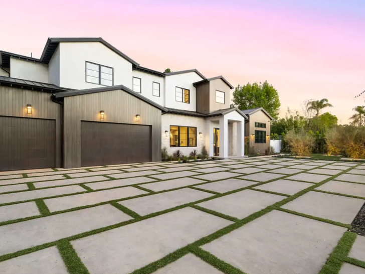 04a21bce1f4c4779b79f569ad0ad4da2_md Wiz Khalifa's New Los Angeles Mansion