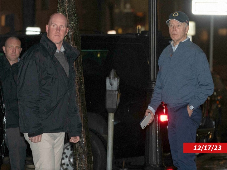 079e9ba186164835940ec2292883e5eb_md joe biden outside car crash near his headquarters