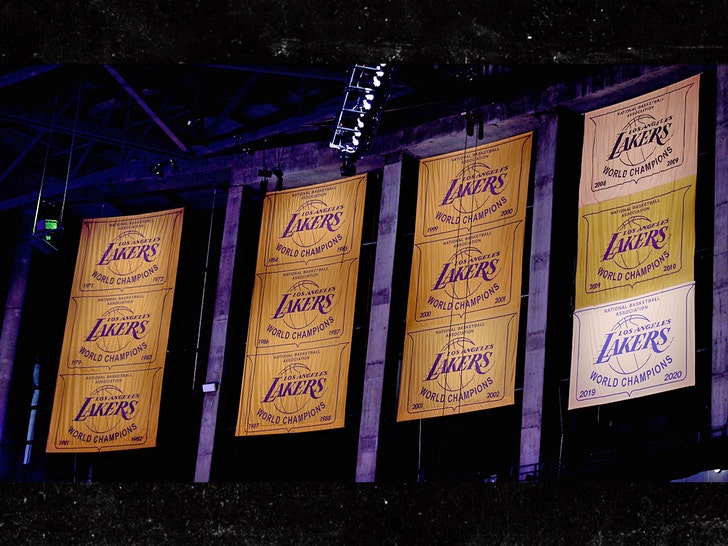 lakers banners getty 1